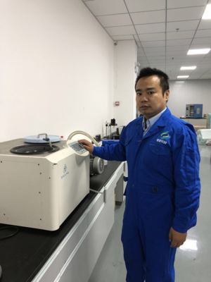 80后张卓然 开拓石墨烯环保材料新天地的杰出专家